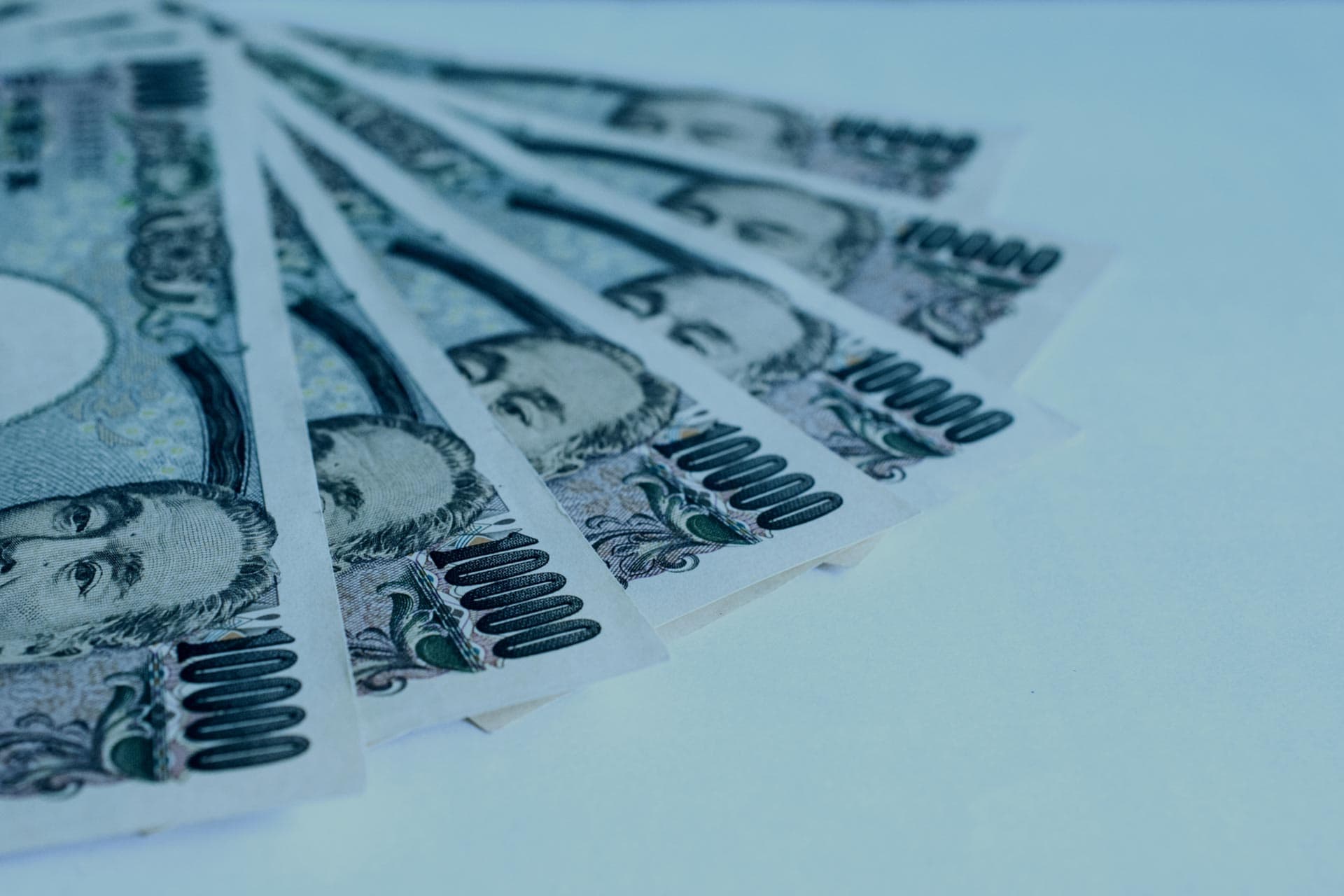 JPY plays its classic role in risk-off market