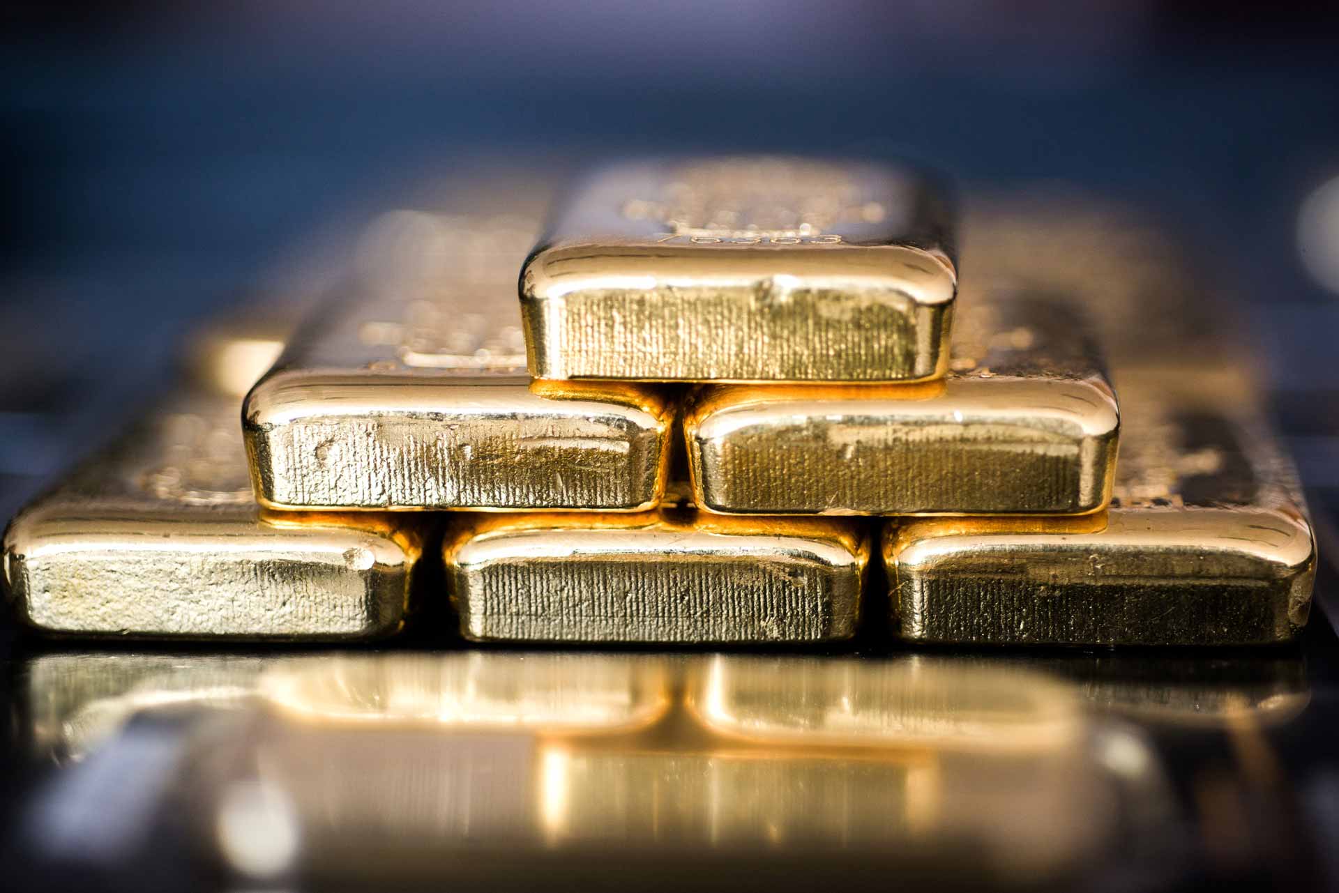 Gold challenging resistance as equities drop