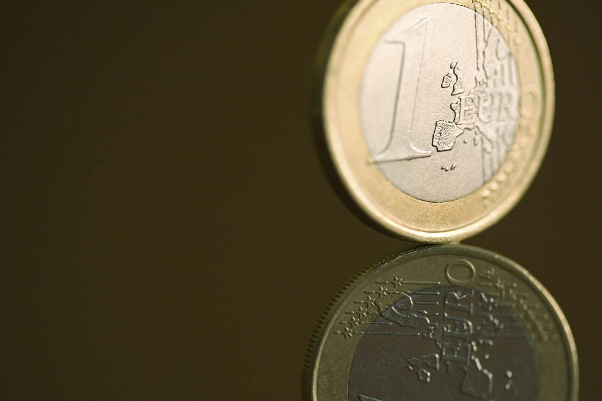 EUR sees flat response to election outcome