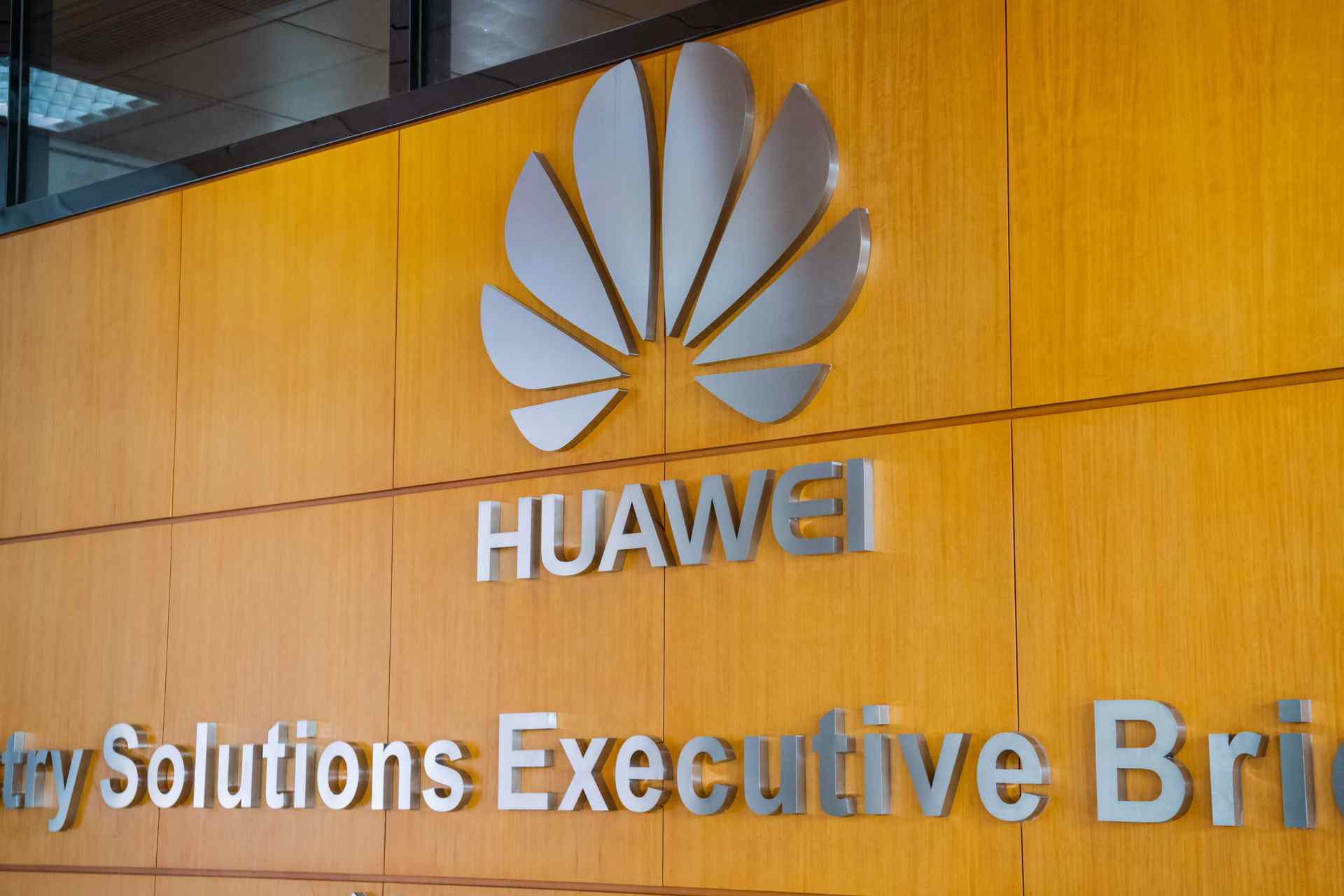 Modest risk rebound on partial delay of Huawei ban