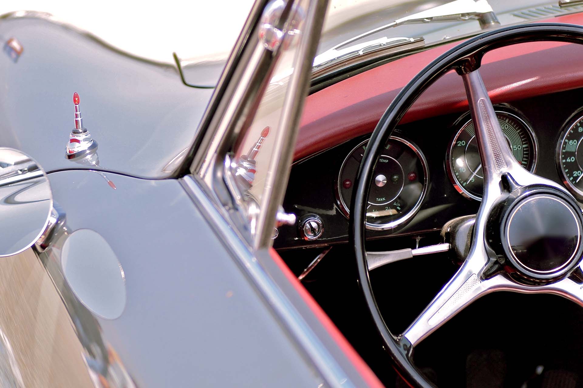 Debiut Porsche - czy doścignie swojego włoskiego rywala - Ferrari?
