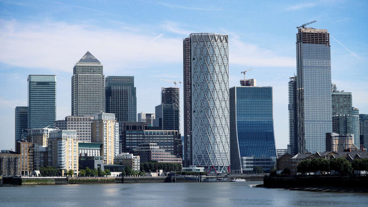 gid1169975787_skyscrapersbyriverthames_1280x720 1