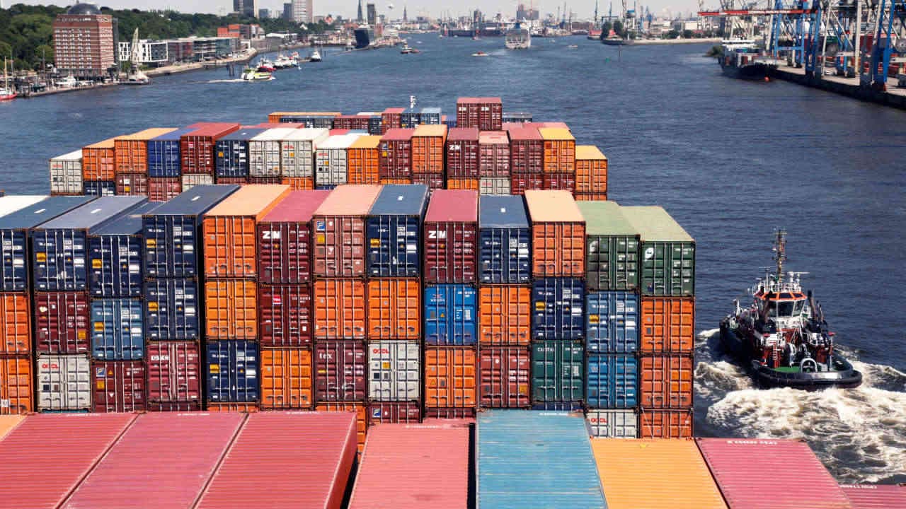 gid135929267_shippingcontainers2_1280x720 1