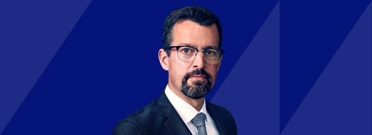 Les retardataires du resserrement, l'euro et le yen, pourraient s'avérer les havres les plus sûrs au premier semestre.