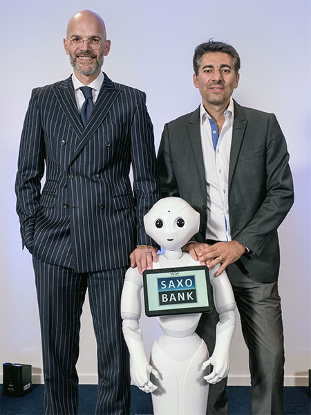 Patrick Hunger und Jean Christophe Gostanian mit Pepper